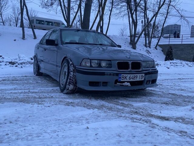 Сірий БМВ 3 Серія, об'ємом двигуна 1.6 л та пробігом 350 тис. км за 2800 $, фото 1 на Automoto.ua