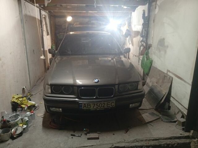 Серый БМВ 3 Серия, объемом двигателя 1.8 л и пробегом 200 тыс. км за 3000 $, фото 1 на Automoto.ua