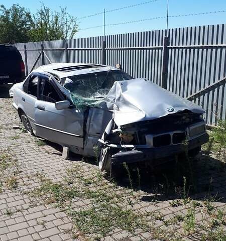 Серый БМВ 3 Серия, объемом двигателя 1.8 л и пробегом 1 тыс. км за 800 $, фото 1 на Automoto.ua