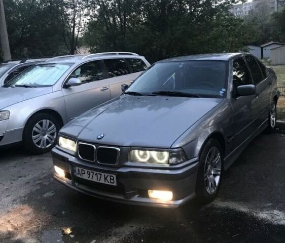 Серый БМВ 3 Серия, объемом двигателя 2.5 л и пробегом 320 тыс. км за 3000 $, фото 1 на Automoto.ua