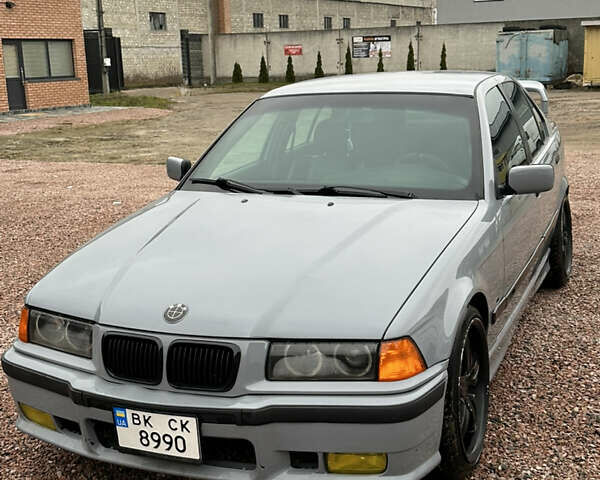 Серый БМВ 3 Серия, объемом двигателя 2.8 л и пробегом 333 тыс. км за 5900 $, фото 1 на Automoto.ua