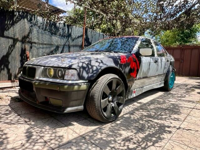 Серый БМВ 3 Серия, объемом двигателя 4 л и пробегом 10 тыс. км за 10000 $, фото 1 на Automoto.ua