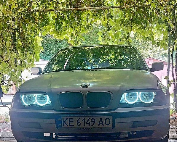 Серый БМВ 3 Серия, объемом двигателя 2 л и пробегом 285 тыс. км за 3800 $, фото 1 на Automoto.ua