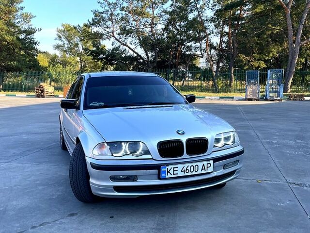 Серый БМВ 3 Серия, объемом двигателя 2 л и пробегом 300 тыс. км за 3500 $, фото 1 на Automoto.ua