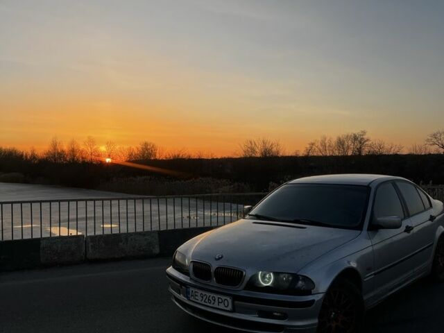 Серый БМВ 3 Серия, объемом двигателя 1.9 л и пробегом 300 тыс. км за 2999 $, фото 1 на Automoto.ua