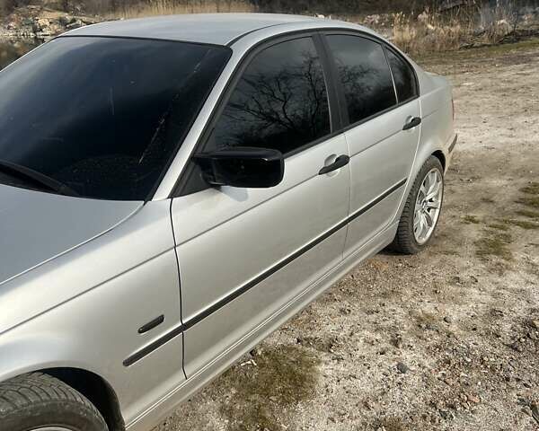 Серый БМВ 3 Серия, объемом двигателя 2 л и пробегом 317 тыс. км за 5000 $, фото 1 на Automoto.ua