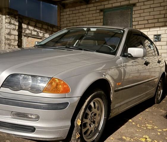 Серый БМВ 3 Серия, объемом двигателя 1.9 л и пробегом 225 тыс. км за 5000 $, фото 1 на Automoto.ua