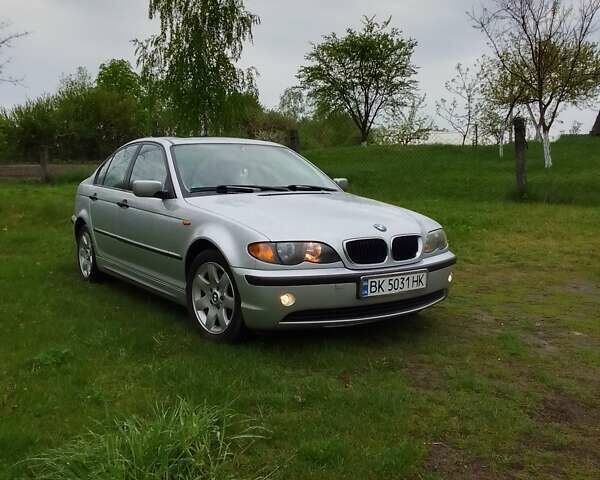 Серый БМВ 3 Серия, объемом двигателя 1.8 л и пробегом 237 тыс. км за 4250 $, фото 1 на Automoto.ua