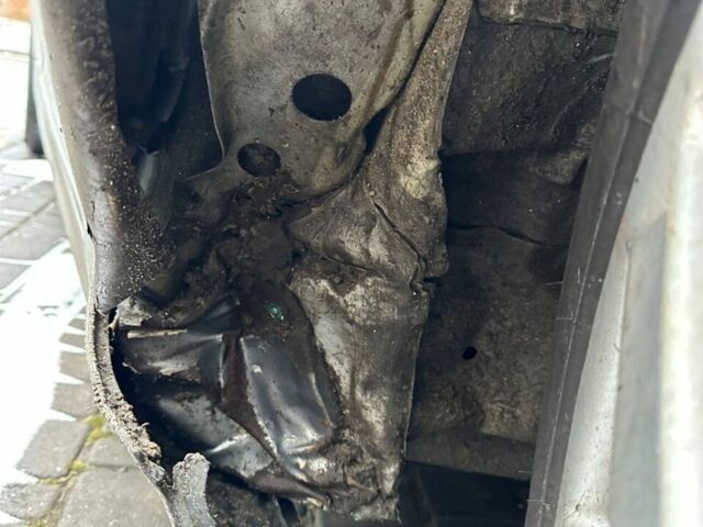 Серый БМВ 3 Серия, объемом двигателя 2 л и пробегом 181 тыс. км за 3300 $, фото 1 на Automoto.ua