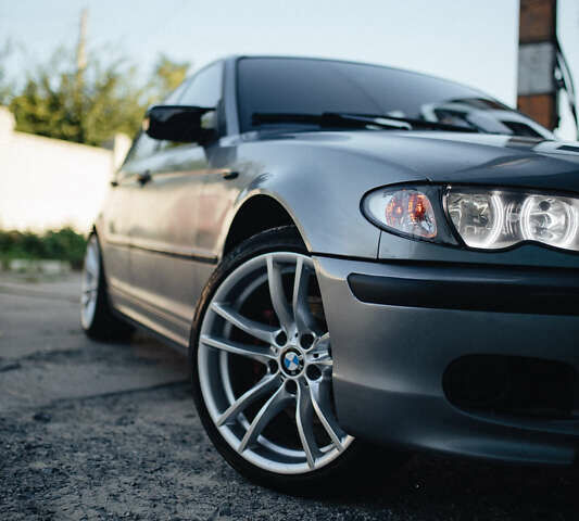 Серый БМВ 3 Серия, объемом двигателя 2 л и пробегом 330 тыс. км за 5600 $, фото 1 на Automoto.ua