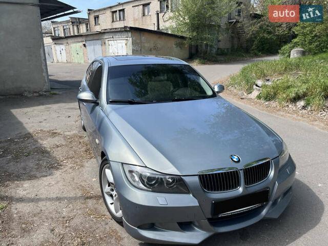 Серый БМВ 3 Серия, объемом двигателя 2.5 л и пробегом 135 тыс. км за 8600 $, фото 1 на Automoto.ua