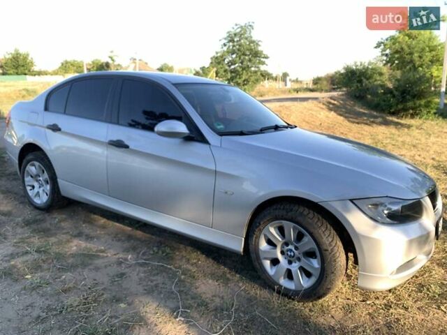 Серый БМВ 3 Серия, объемом двигателя 2 л и пробегом 225 тыс. км за 5600 $, фото 1 на Automoto.ua
