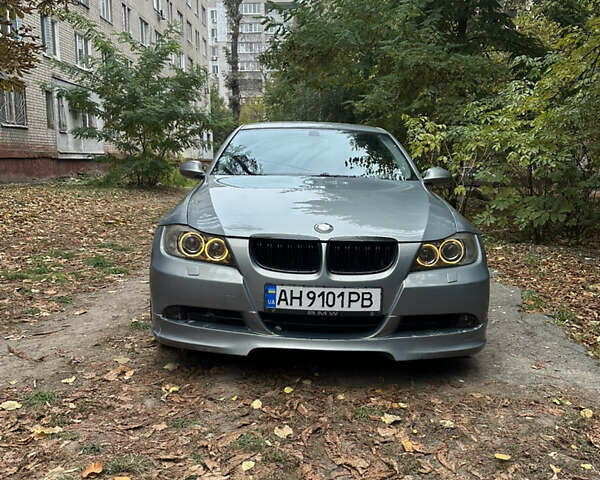 Серый БМВ 3 Серия, объемом двигателя 2 л и пробегом 292 тыс. км за 6600 $, фото 1 на Automoto.ua