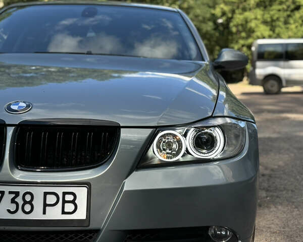 Серый БМВ 3 Серия, объемом двигателя 2 л и пробегом 302 тыс. км за 8200 $, фото 1 на Automoto.ua