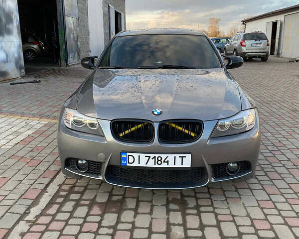 Серый БМВ 3 Серия, объемом двигателя 3 л и пробегом 302 тыс. км за 9100 $, фото 1 на Automoto.ua