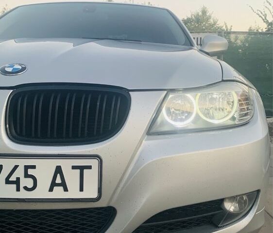 Сірий БМВ 3 Серія, об'ємом двигуна 3 л та пробігом 300 тис. км за 8899 $, фото 1 на Automoto.ua