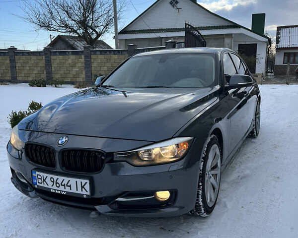 Серый БМВ 3 Серия, объемом двигателя 2 л и пробегом 211 тыс. км за 12500 $, фото 1 на Automoto.ua