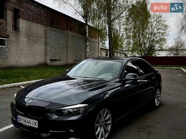 Серый БМВ 3 Серия, объемом двигателя 2 л и пробегом 215 тыс. км за 9999 $, фото 1 на Automoto.ua