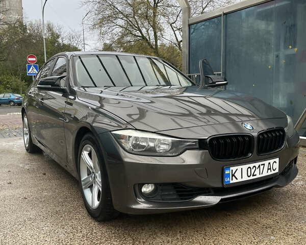 БМВ 3 Серия 2013 в Киеве на Automoto.ua Серый БМВ 3 Серия, объемом двигателя 2 л и пробегом 180 тыс. км за 11600 $, фото 1 на Automoto.ua