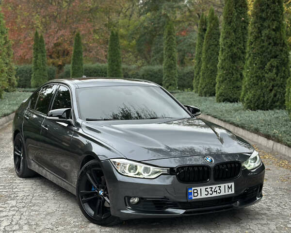 Серый БМВ 3 Серия, объемом двигателя 2 л и пробегом 223 тыс. км за 12500 $, фото 1 на Automoto.ua