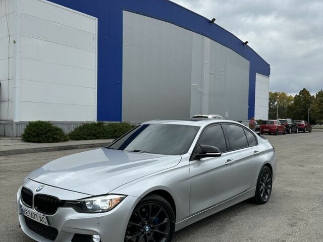 БМВ 3 Серия 2015 в Днепре (Днепропетровске) на Automoto.ua Серый БМВ 3 Серия, объемом двигателя 2 л и пробегом 153 тыс. км за 11550 $, фото 1 на Automoto.ua