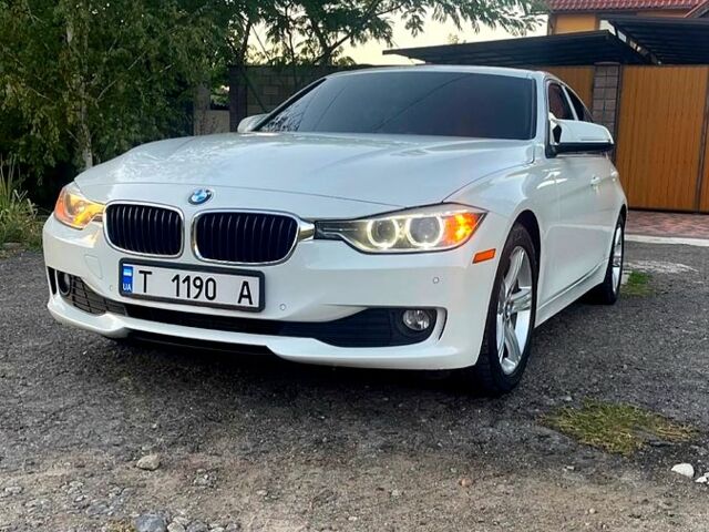 Серый БМВ 3 Серия, объемом двигателя 2 л и пробегом 13700 тыс. км за 13600 $, фото 1 на Automoto.ua