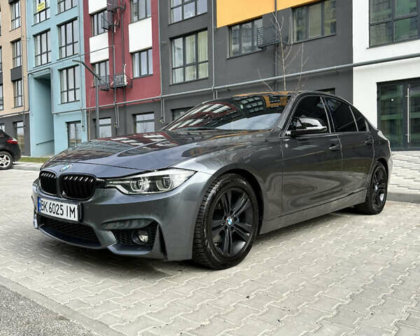 Серый БМВ 3 Серия, объемом двигателя 2 л и пробегом 205 тыс. км за 15199 $, фото 1 на Automoto.ua