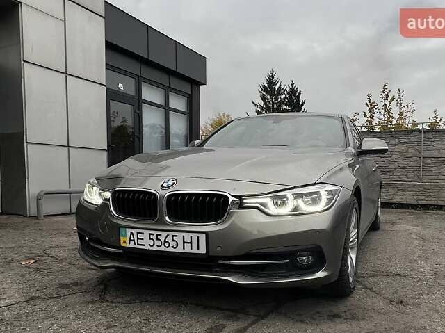 БМВ 3 Серия 2016 в Днепре (Днепропетровске) на Automoto.ua Серый БМВ 3 Серия, объемом двигателя 2 л и пробегом 91 тыс. км за 16800 $, фото 1 на Automoto.ua