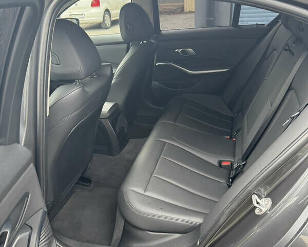 Серый БМВ 3 Серия, объемом двигателя 2 л и пробегом 88 тыс. км за 32000 $, фото 1 на Automoto.ua