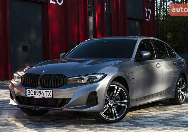 Серый БМВ 3 Серия, объемом двигателя 2 л и пробегом 26 тыс. км за 39500 $, фото 1 на Automoto.ua