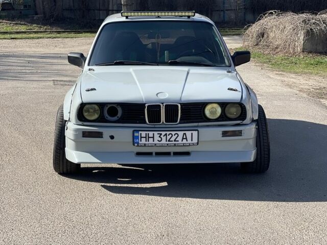 Сірий БМВ 3 Серія, об'ємом двигуна 1.8 л та пробігом 420 тис. км за 10000 $, фото 1 на Automoto.ua