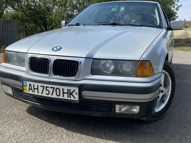 Серый БМВ 3 Серия, объемом двигателя 2 л и пробегом 264 тыс. км за 3300 $, фото 1 на Automoto.ua