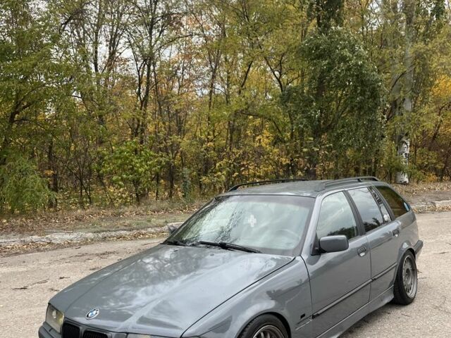 Серый БМВ 3 Серия, объемом двигателя 1.6 л и пробегом 1 тыс. км за 3000 $, фото 1 на Automoto.ua