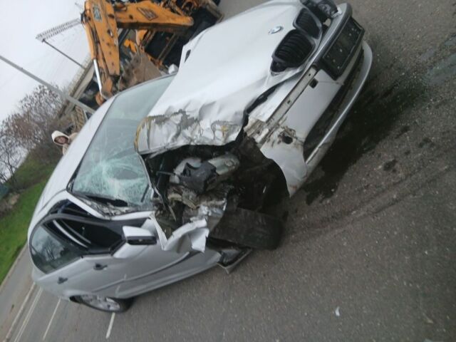 Серый БМВ 3 Серия, объемом двигателя 2 л и пробегом 177 тыс. км за 1000 $, фото 1 на Automoto.ua