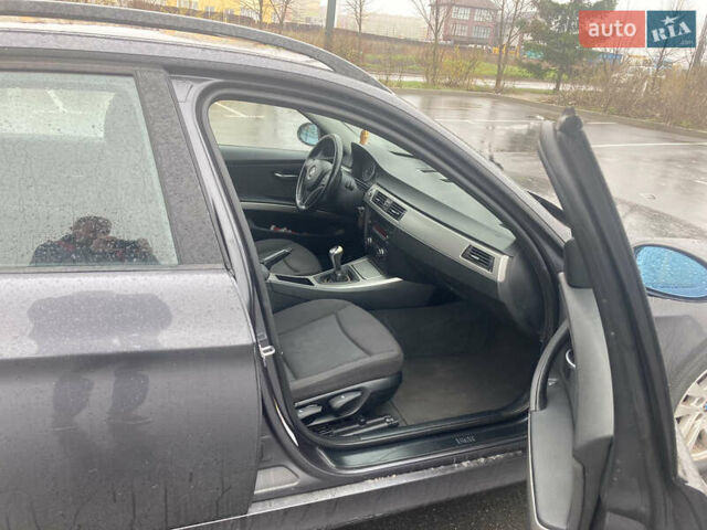 Серый БМВ 3 Серия, объемом двигателя 2 л и пробегом 305 тыс. км за 7000 $, фото 1 на Automoto.ua