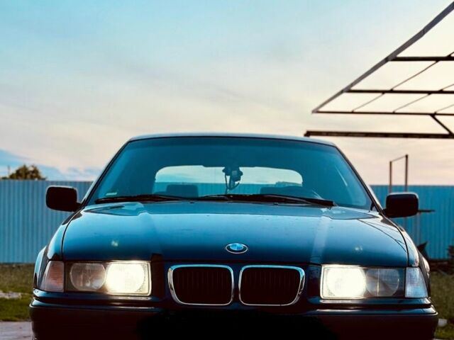 Синий БМВ 3 Серия, объемом двигателя 1.8 л и пробегом 300 тыс. км за 2350 $, фото 1 на Automoto.ua