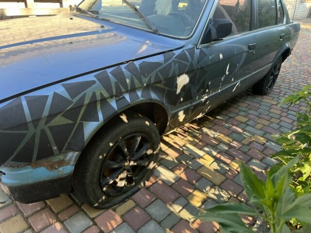 Синий БМВ 3 Серия, объемом двигателя 2.4 л и пробегом 300 тыс. км за 500 $, фото 1 на Automoto.ua