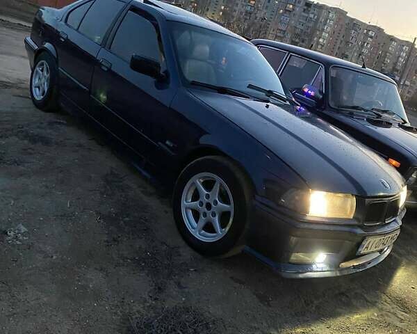 Синий БМВ 3 Серия, объемом двигателя 1.8 л и пробегом 400 тыс. км за 2650 $, фото 1 на Automoto.ua
