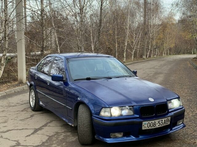 Синий БМВ 3 Серия, объемом двигателя 1.8 л и пробегом 550 тыс. км за 1950 $, фото 1 на Automoto.ua