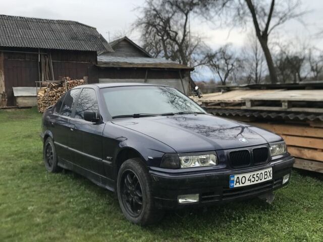 Синій БМВ 3 Серія, об'ємом двигуна 1.8 л та пробігом 300 тис. км за 1100 $, фото 1 на Automoto.ua
