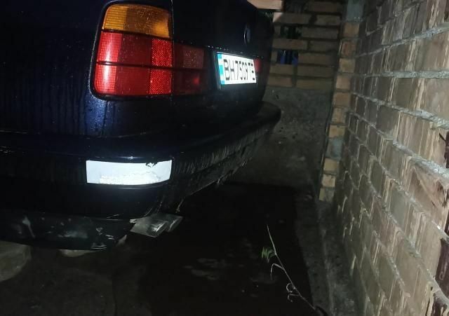 Синий БМВ 3 Серия, объемом двигателя 2.5 л и пробегом 420 тыс. км за 800 $, фото 1 на Automoto.ua