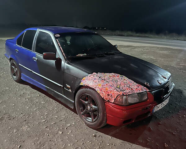 Синій БМВ 3 Серія, об'ємом двигуна 1.8 л та пробігом 300 тис. км за 1300 $, фото 1 на Automoto.ua