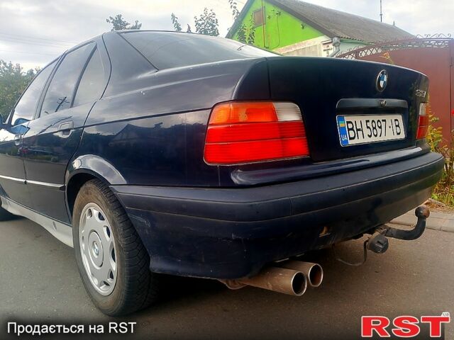 Синий БМВ 3 Серия, объемом двигателя 1.8 л и пробегом 202 тыс. км за 2500 $, фото 1 на Automoto.ua