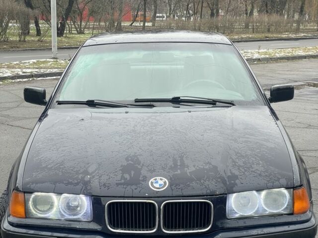 Синий БМВ 3 Серия, объемом двигателя 1.8 л и пробегом 384 тыс. км за 2000 $, фото 1 на Automoto.ua