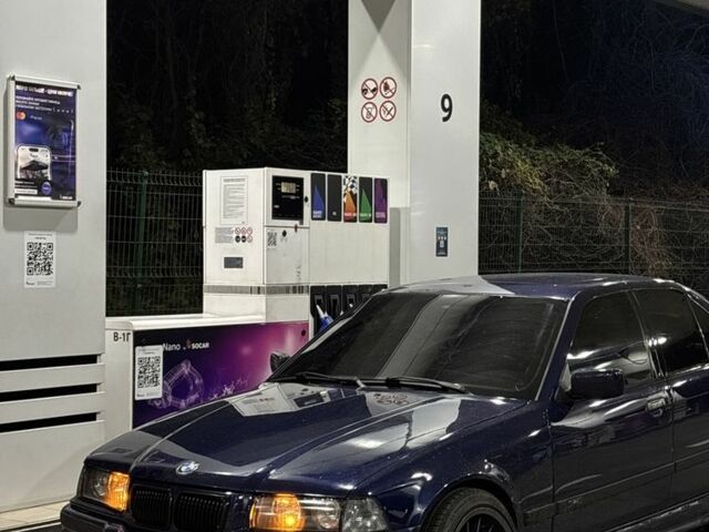 Синий БМВ 3 Серия, объемом двигателя 1.6 л и пробегом 666 тыс. км за 5700 $, фото 1 на Automoto.ua