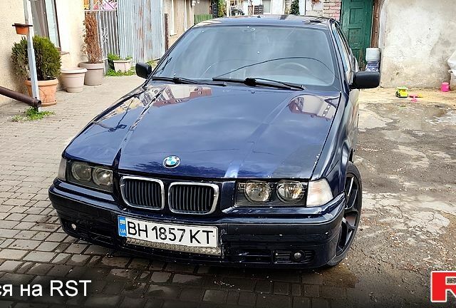 Синий БМВ 3 Серия, объемом двигателя 1.8 л и пробегом 300 тыс. км за 3500 $, фото 1 на Automoto.ua
