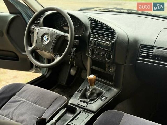 Синій БМВ 3 Серія, об'ємом двигуна 2 л та пробігом 280 тис. км за 2500 $, фото 1 на Automoto.ua