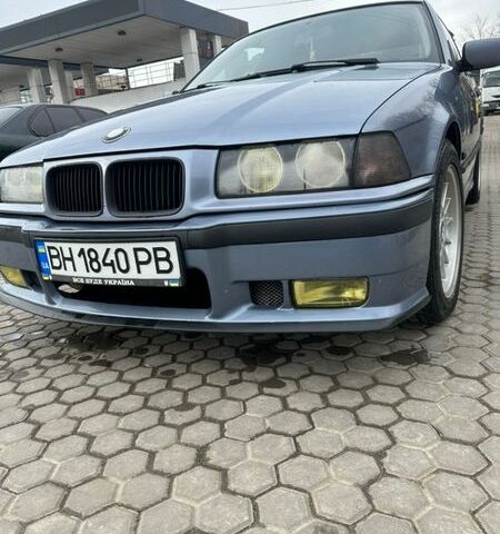 Синий БМВ 3 Серия, объемом двигателя 1.8 л и пробегом 300 тыс. км за 3000 $, фото 1 на Automoto.ua