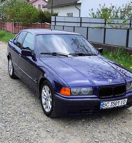 Синий БМВ 3 Серия, объемом двигателя 1.8 л и пробегом 330 тыс. км за 2500 $, фото 1 на Automoto.ua