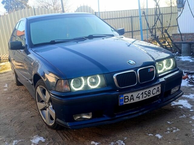 Синий БМВ 3 Серия, объемом двигателя 1.8 л и пробегом 355 тыс. км за 3099 $, фото 1 на Automoto.ua